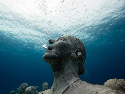 Un museo en el mar en Cancún, México